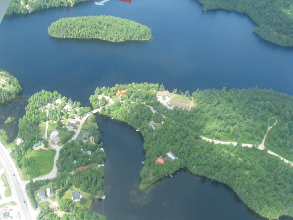 Motel Ours Bleu Lac-Saguay 외부 사진