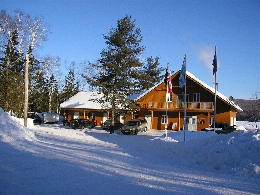 Motel Ours Bleu Lac-Saguay 외부 사진