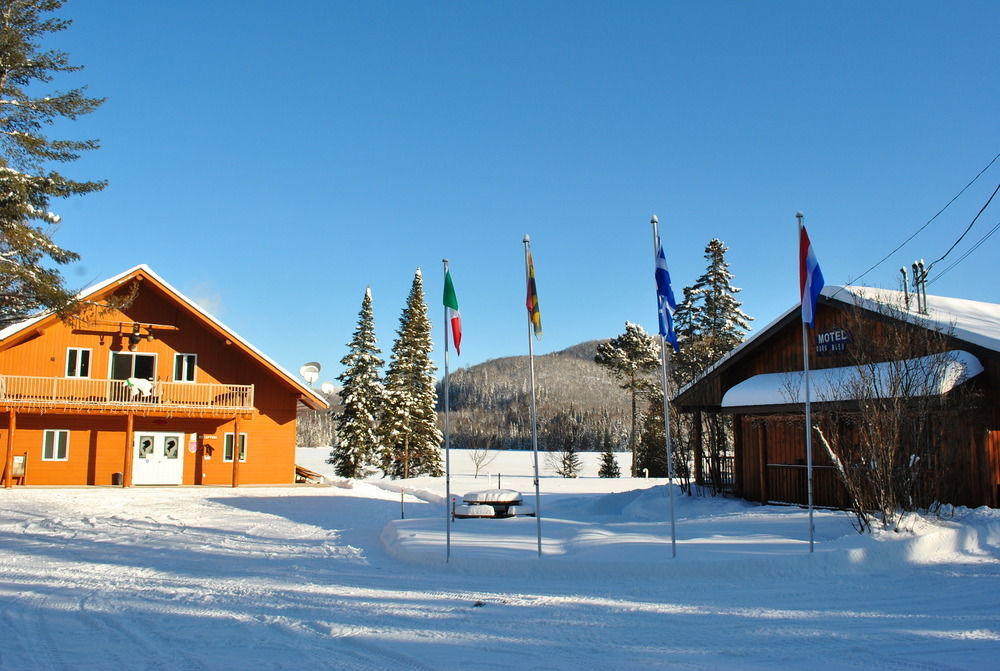 Motel Ours Bleu Lac-Saguay 외부 사진