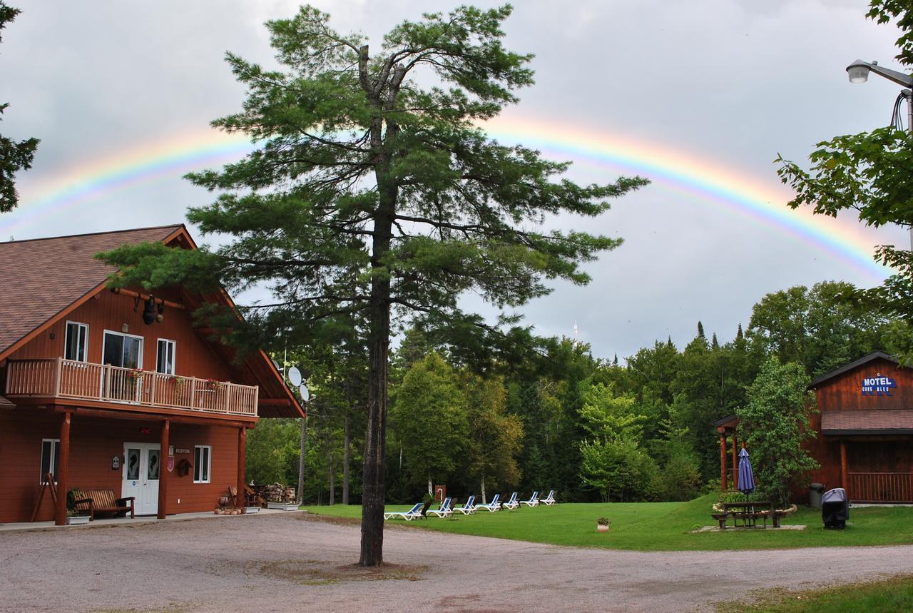 Motel Ours Bleu Lac-Saguay 외부 사진