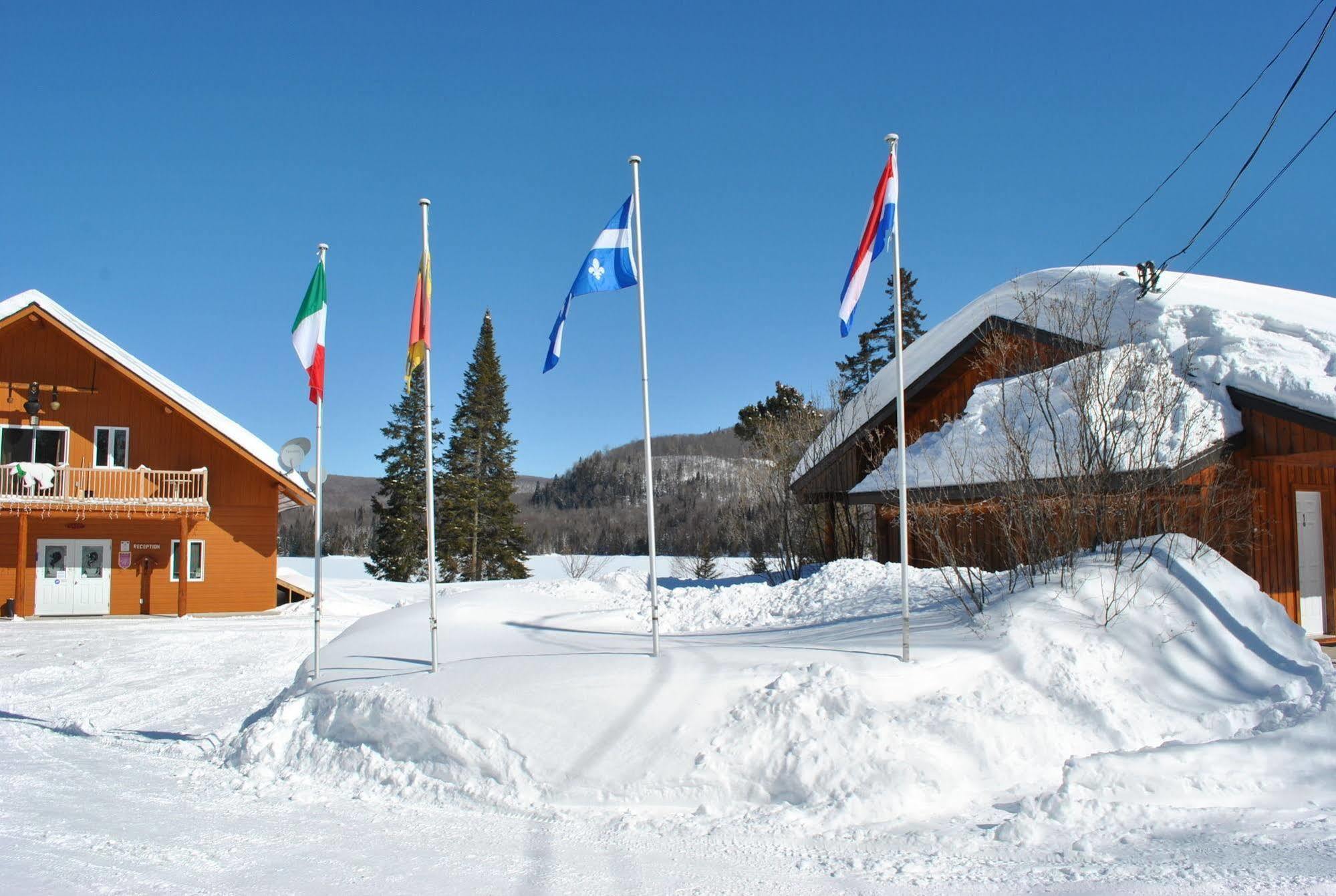 Motel Ours Bleu Lac-Saguay 외부 사진