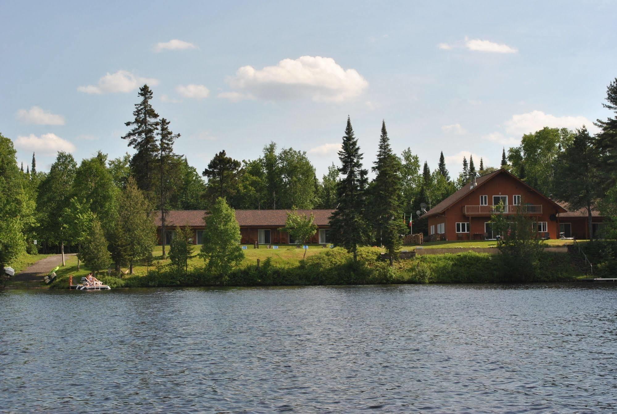 Motel Ours Bleu Lac-Saguay 외부 사진