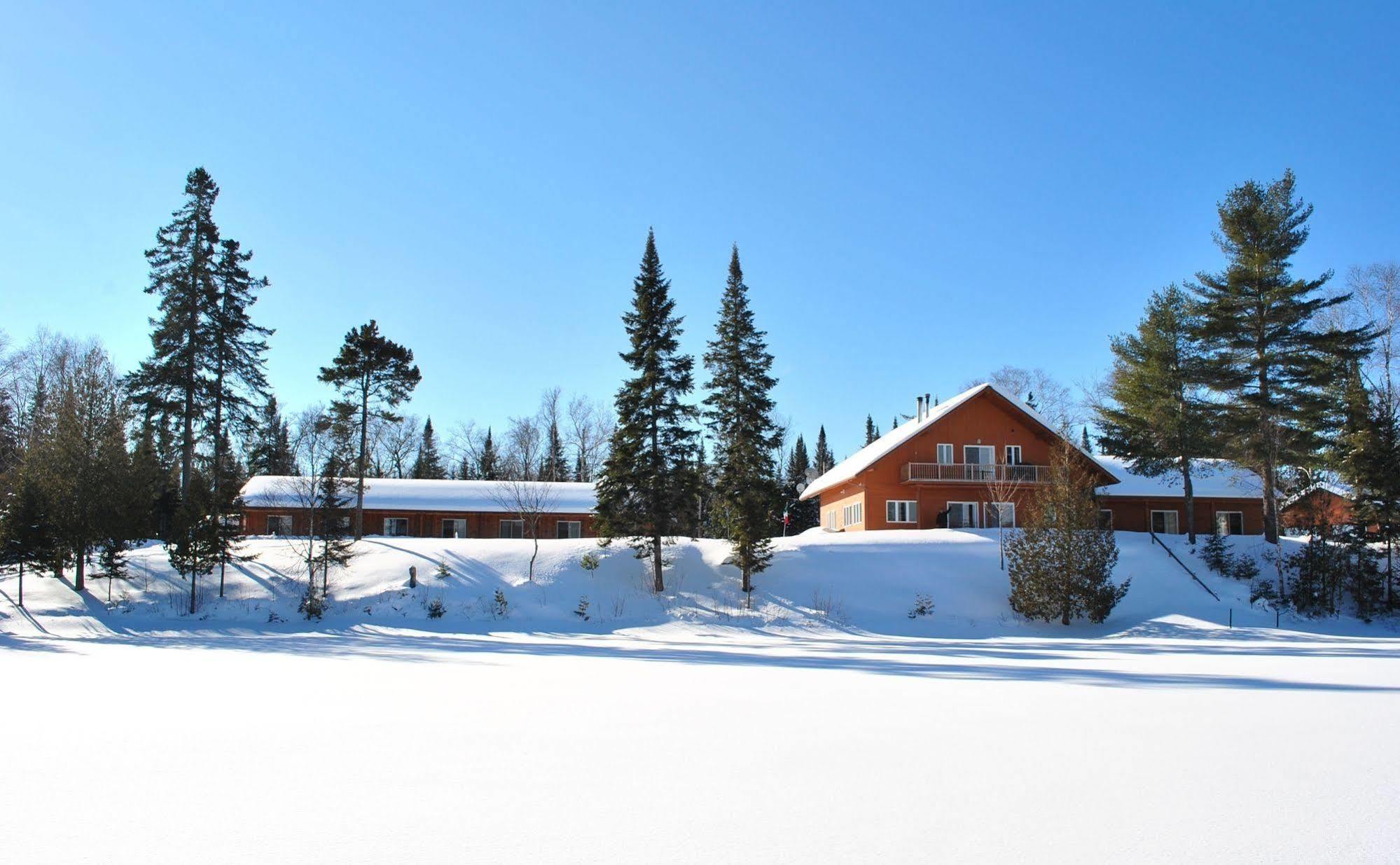 Motel Ours Bleu Lac-Saguay 외부 사진